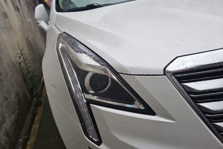 Used Cadillac XT5 2016 25T Luxury Model Right Front Headlight