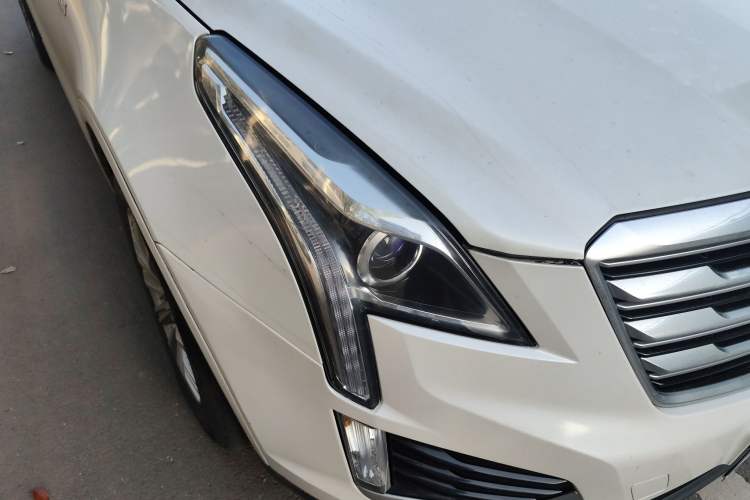 Used Cadillac XT5 2016 25T Tech Edition Right Front Headlight