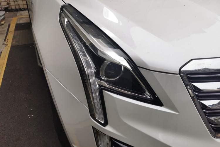 Used Cadillac XT5 2016 25T Luxury Model Right Front Headlight