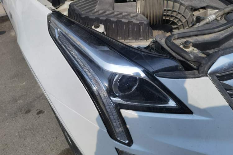 Used Cadillac XT5 2016 25T Luxury Model Right Front Headlight