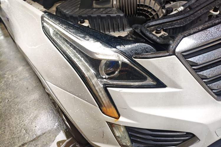 Used Cadillac XT5 2016 25T Tech Edition Right Front Headlight