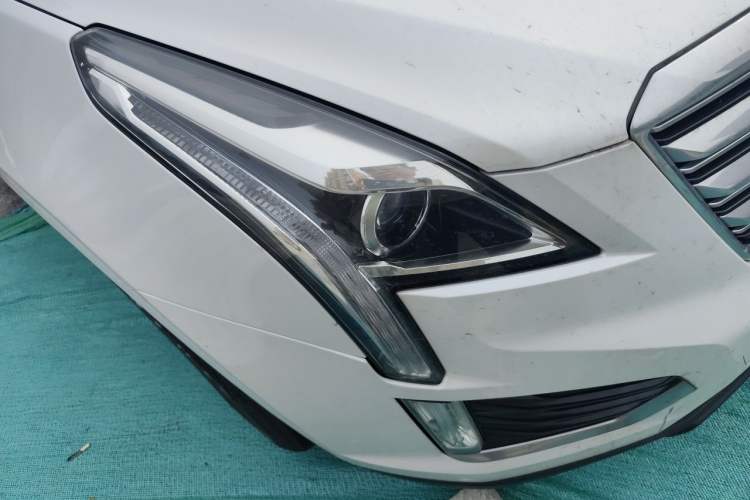 Used Cadillac XT5 2016 25T Tech Edition Right Front Headlight