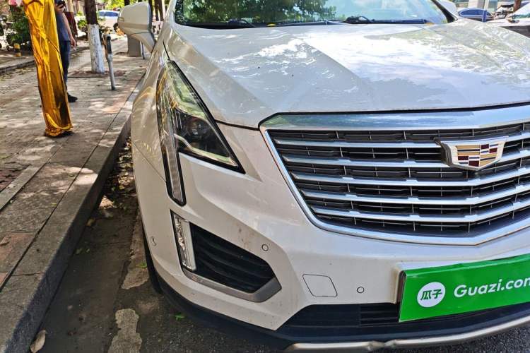 Used Cadillac XT5 2016 28T 4x4 Platinum Edition Right Front Headlight