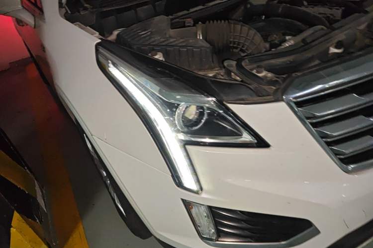 Used Cadillac XT5 2016 25T Tech Edition Right Front Headlight