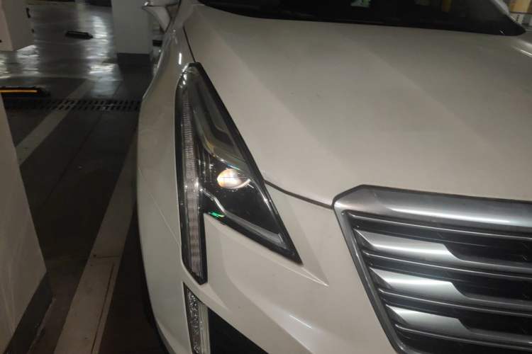 Used Cadillac XT5 2016 28T Four-Wheel Drive Luxury Model Right Front Headlight