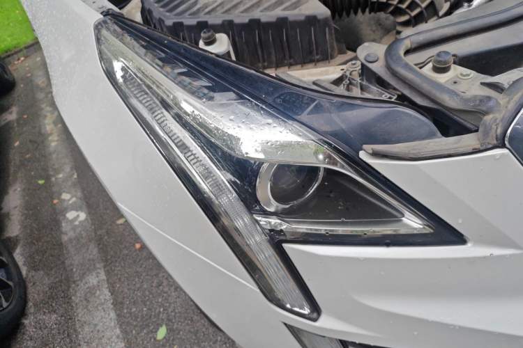Used Cadillac XT5 2016 25T Luxury Model Right Front Headlight
