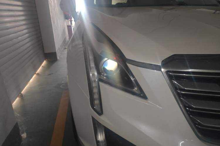 Used Cadillac XT5 2016 25T Luxury Model Right Front Headlight