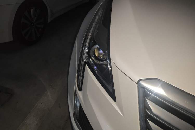 Used Cadillac XT5 2016 25T Luxury Model Right Front Headlight