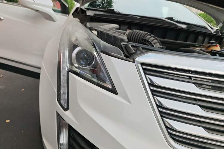 Used Cadillac XT5 2016 25T Luxury Model Right Front Headlight