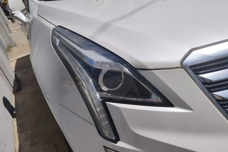 Used Cadillac XT5 2016 25T Luxury Model Right Front Headlight