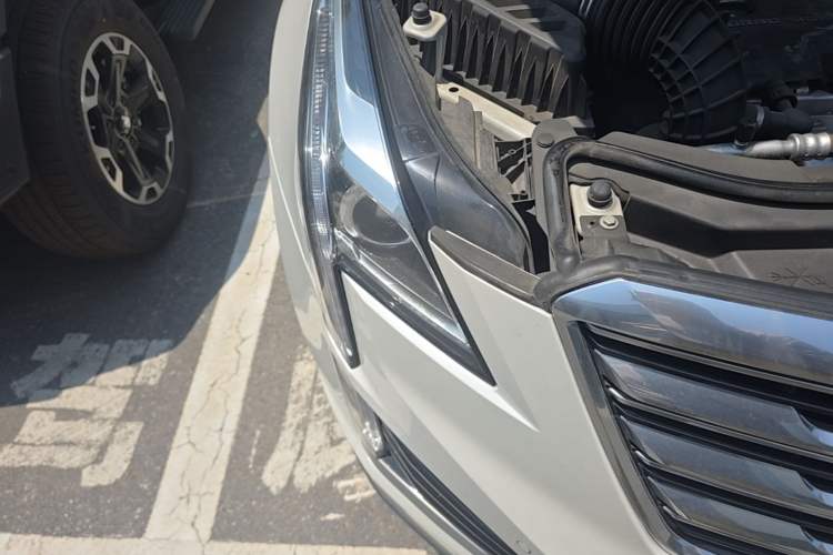 Used Cadillac XT5 2016 25T Luxury Model Right Front Headlight