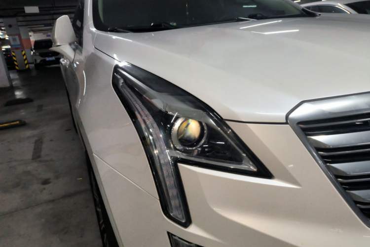 Used Cadillac XT5 2016 25T Luxury Model Right Front Headlight