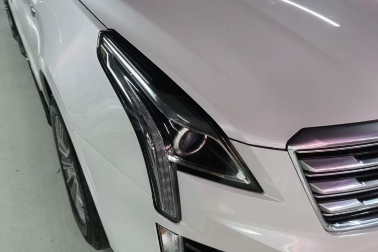 Used Cadillac XT5 2016 25T Luxury Model Right Front Headlight