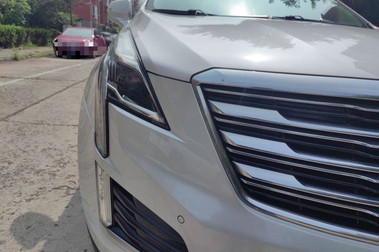 Used Cadillac XT5 2016 28T Four-Wheel Drive Luxury Model Right Front Headlight