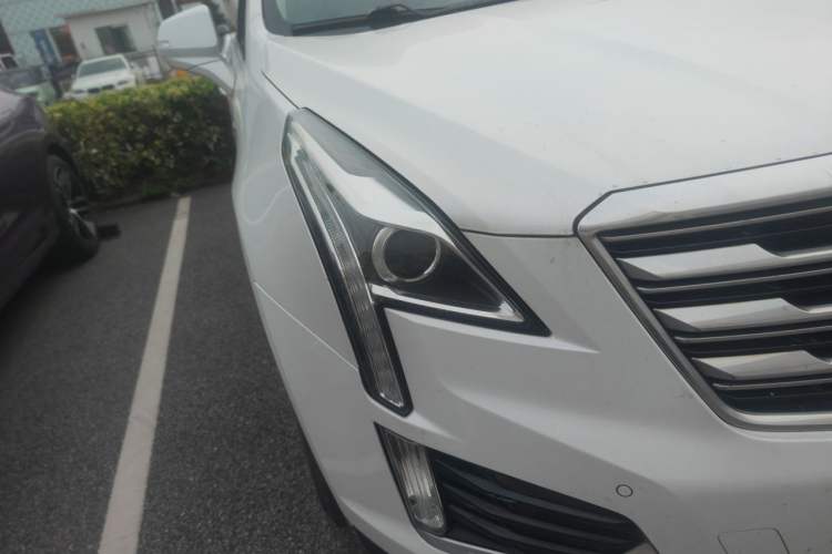 Used Cadillac XT5 2016 25T Luxury Model Right Front Headlight