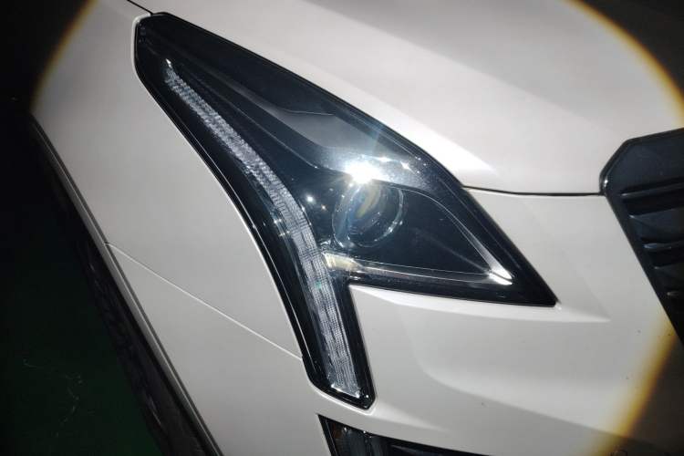Used Cadillac XT5 2016 25T Luxury Model Right Front Headlight