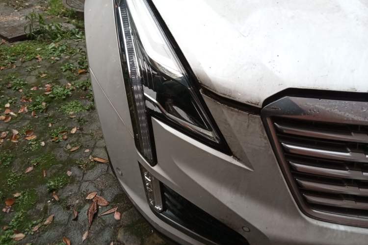 Used Cadillac XT5 2016 28T 4x4 Platinum Edition Right Front Headlight