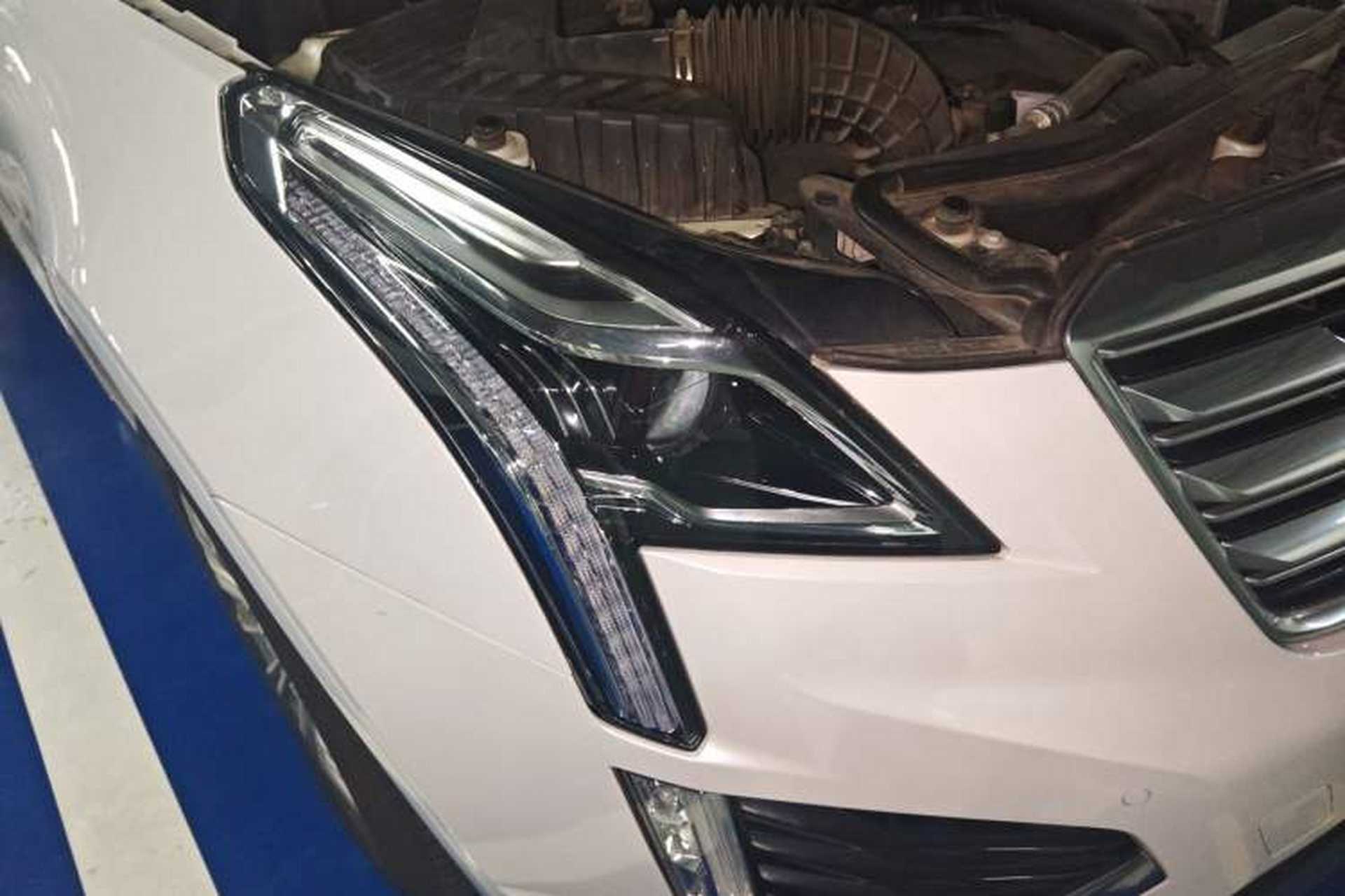 Used Cadillac XT5 2016 28T Four-Wheel Drive Tech Version Right Front Headlight
