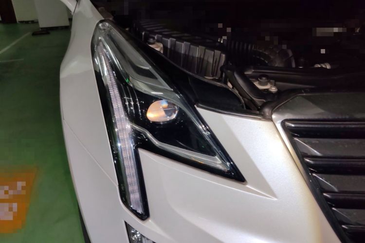 Used Cadillac XT5 2016 28T Four-Wheel Drive Luxury Model Right Front Headlight
