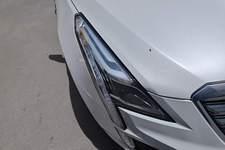 Used Cadillac XT5 2016 28T Four-Wheel Drive Luxury Model Right Front Headlight