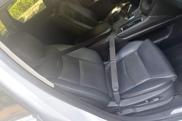 Used Cadillac XT5 2016 25T Luxury Model Right Front Seat