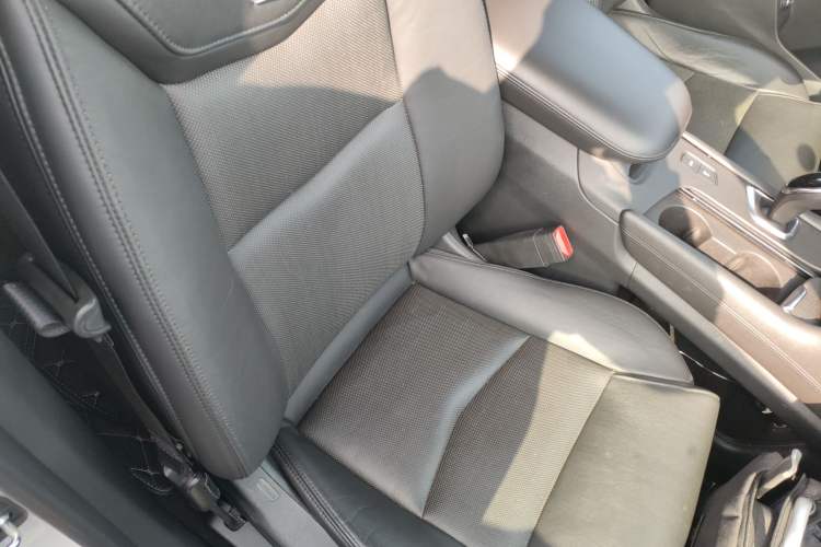 Used Cadillac XT5 2016 25T Luxury Model Right Front Seat