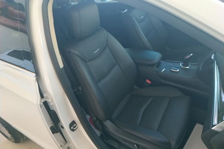 Used Cadillac XT5 2016 25T Luxury Model Right Front Seat