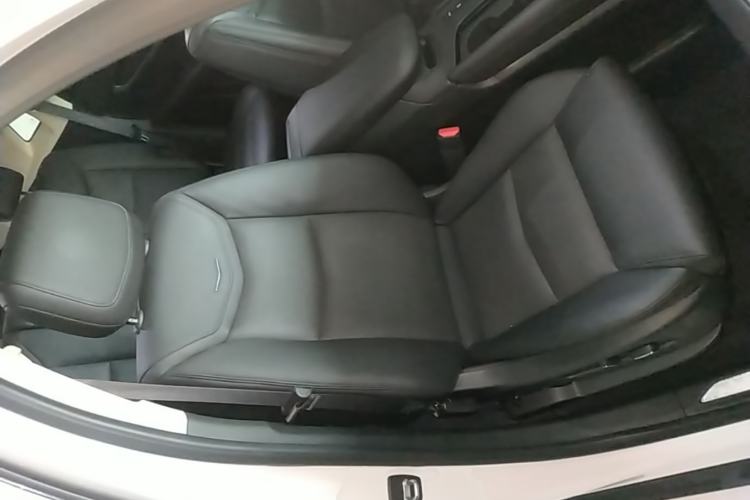 Used Cadillac XT5 2016 25T Luxury Model Right Front Seat