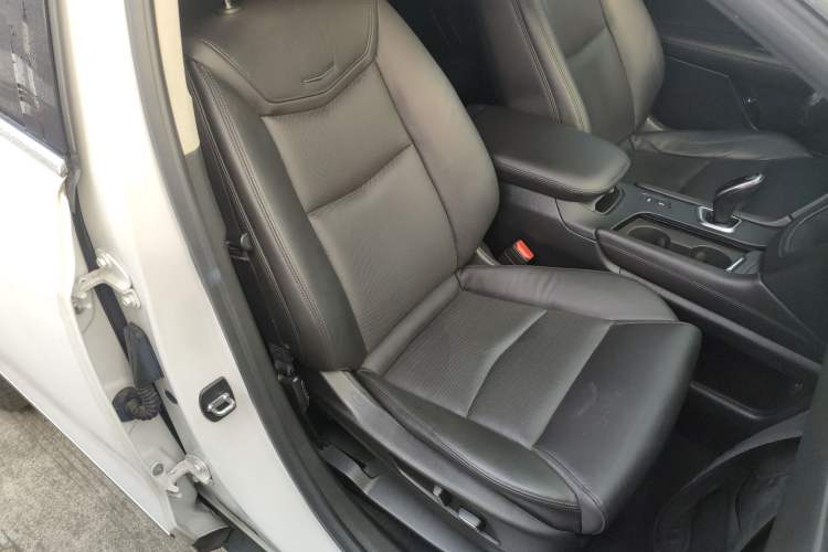 Used Cadillac XT5 2016 25T Luxury Model Right Front Seat