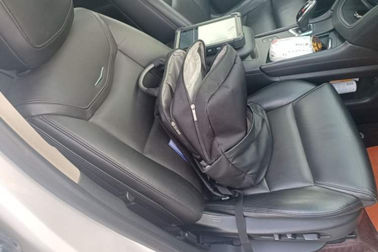 Used Cadillac XT5 2016 28T Four-Wheel Drive Luxury Model Right Front Seat