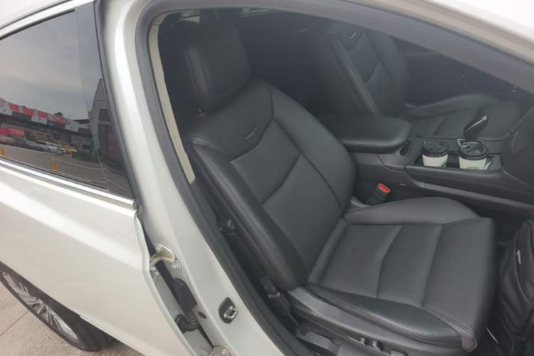Used Cadillac XT5 2016 28T Four-Wheel Drive Luxury Model Right Front Seat