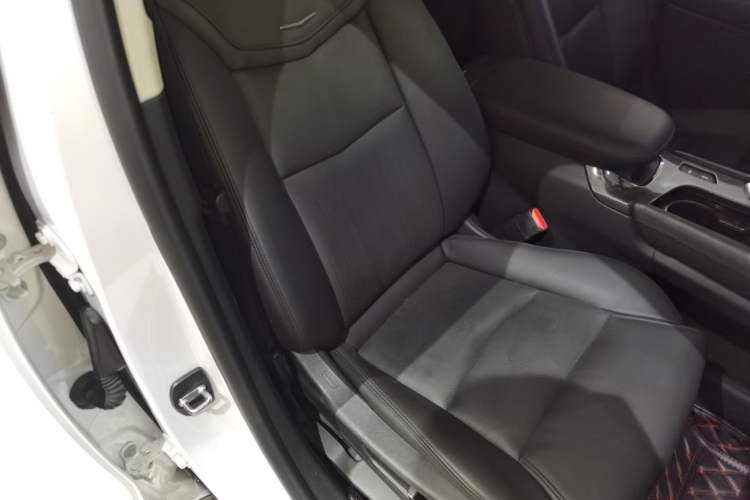 Used Cadillac XT5 2016 25T Luxury Model Right Front Seat