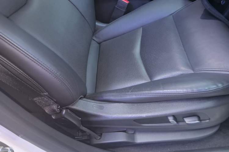 Used Cadillac XT5 2016 25T Luxury Model Right Front Seat