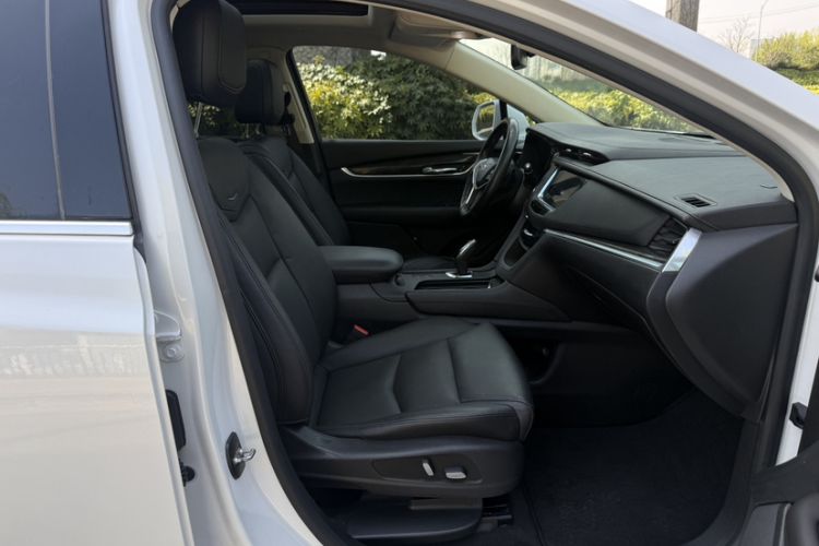 Used Cadillac XT5 2016 25T Luxury Model Right Front Seat