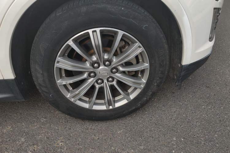 Used Cadillac XT5 2016 25T Luxury Model Right Front Wheel Hub