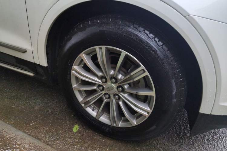 Used Cadillac XT5 2016 25T Luxury Model Right Front Wheel Hub