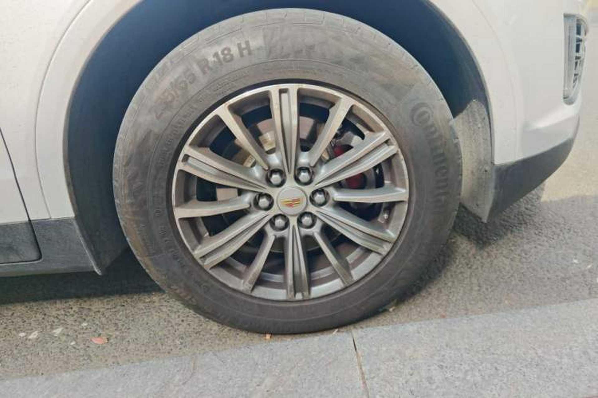 Used Cadillac XT5 2016 25T Luxury Model Right Front Wheel Hub