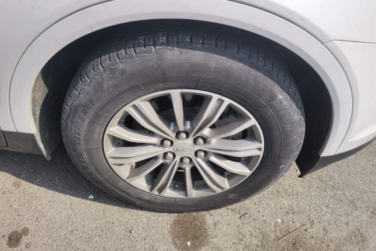 Used Cadillac XT5 2016 25T Luxury Model Right Front Wheel Hub