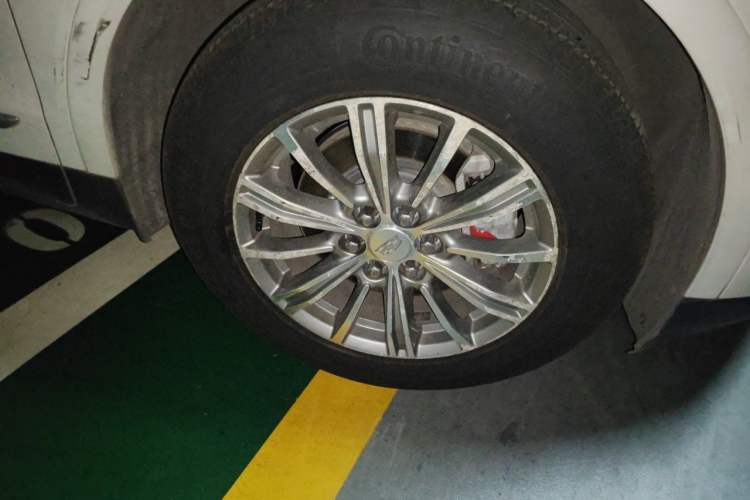 Used Cadillac XT5 2016 25T Luxury Model Right Front Wheel Hub