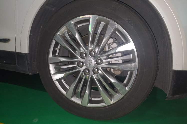 Used Cadillac XT5 2016 28T Four-Wheel-Drive Leading Model Right Front Wheel Hub
