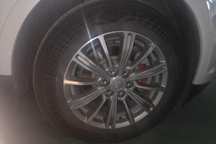 Used Cadillac XT5 2016 25T Luxury Model Right Front Wheel Hub