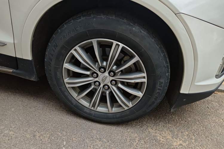 Used Cadillac XT5 2016 28T Four-Wheel Drive Luxury Model Right Front Wheel Hub