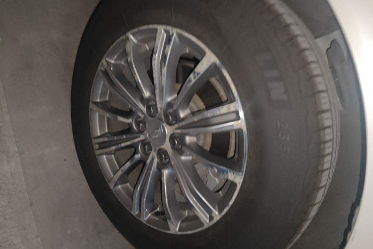 Used Cadillac XT5 2016 25T Luxury Model Right Front Wheel Hub