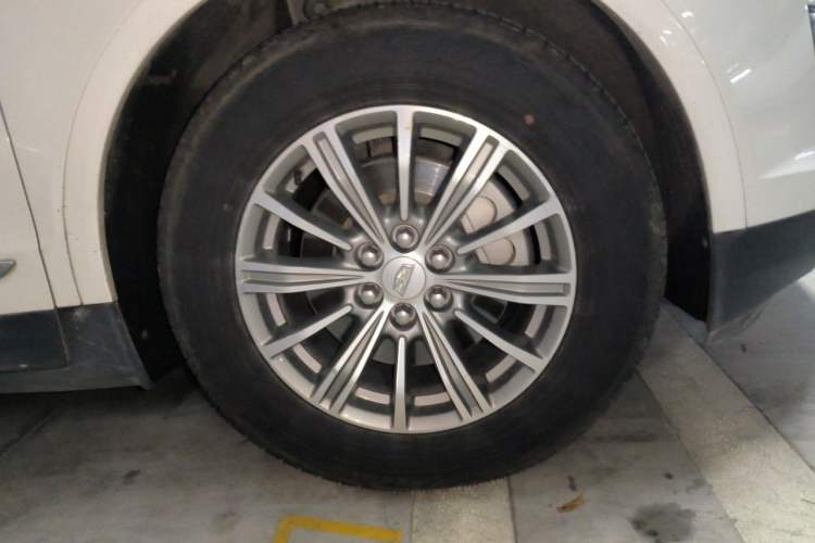 Used Cadillac XT5 2016 25T Luxury Model Right Front Wheel Hub