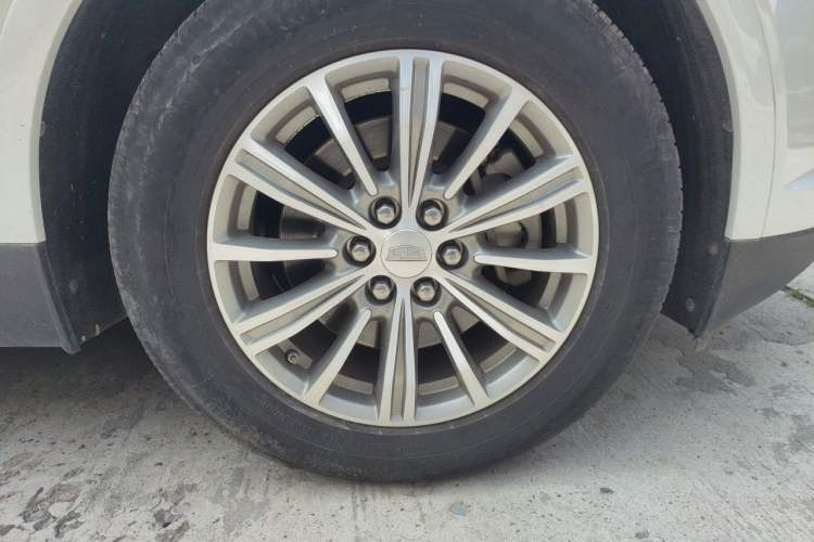 Used Cadillac XT5 2016 28T Four-Wheel Drive Luxury Model Right Front Wheel Hub