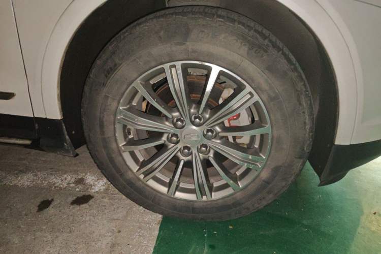 Used Cadillac XT5 2016 25T Luxury Model Right Front Wheel Hub