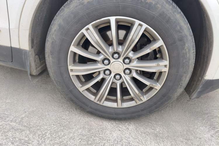 Used Cadillac XT5 2016 25T Luxury Model Right Front Wheel Hub