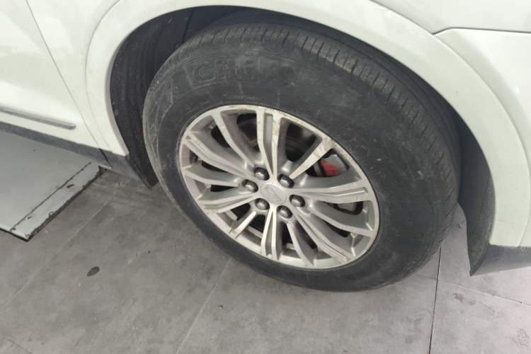 Used Cadillac XT5 2016 25T Luxury Model Right Front Wheel Hub