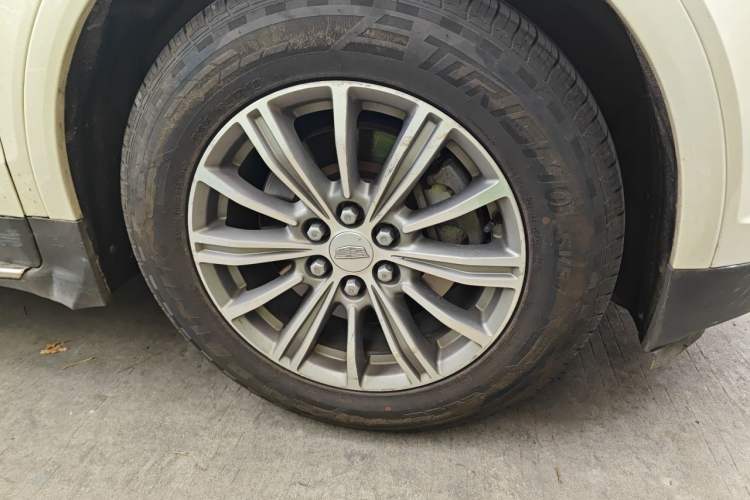 Used Cadillac XT5 2016 28T Four-Wheel Drive Luxury Model Right Front Wheel Hub
