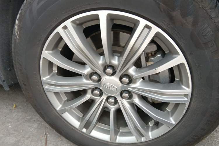 Used Cadillac XT5 2016 25T Luxury Model Right Front Wheel Hub